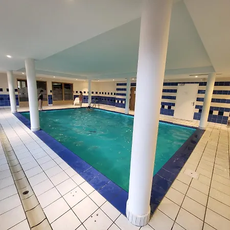 Dans Avec Piscine Couverte Apartment *